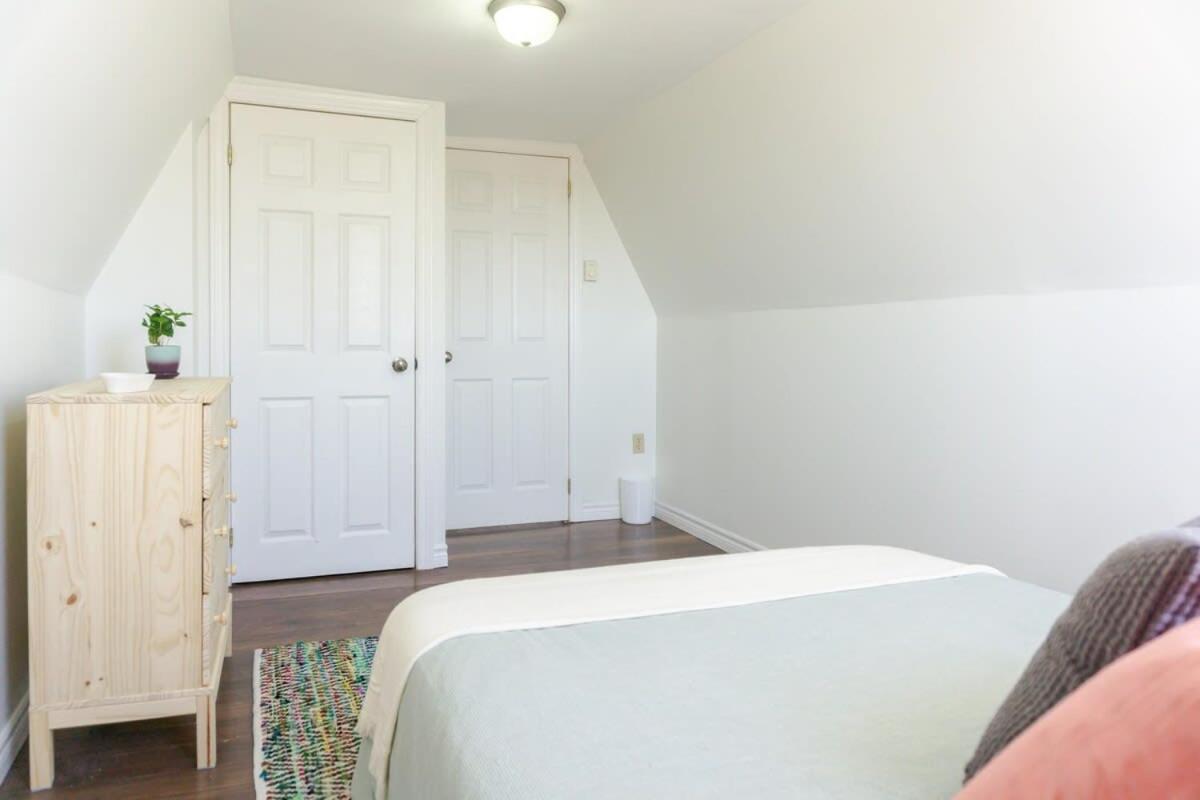 Amazing Location In Saint John 2 Bedroom Modern Parking New Exterior photo
